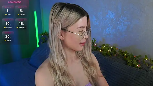 LindaThackerr online show from 28, 6, 2026
