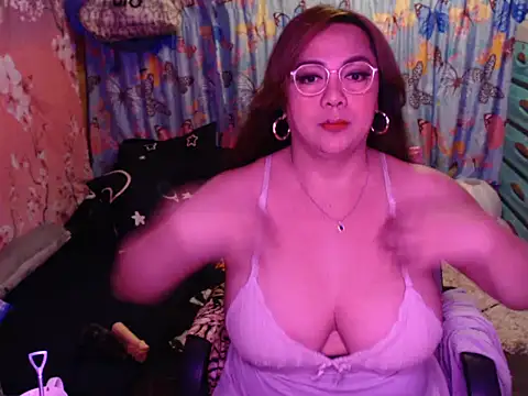 Snapshot of TsMiia_Curve chatting on 2, 7, 2026 TsMiia Curve online show from 2, 7, 2026