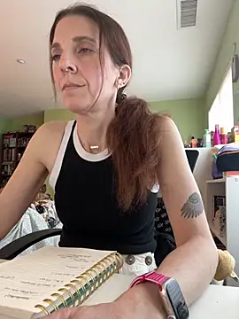 Snapshot of Raevyn chatting on 19, 5, 2026 Raevyn online show from 19, 5, 2026