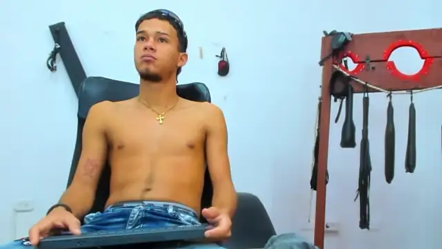 friends lust latin online show from 25, 5, 2026