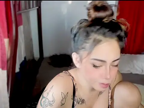 Snapshot of ArianaLore chatting on 5, 7, 2026 ArianaLore online show from 5, 7, 2026
