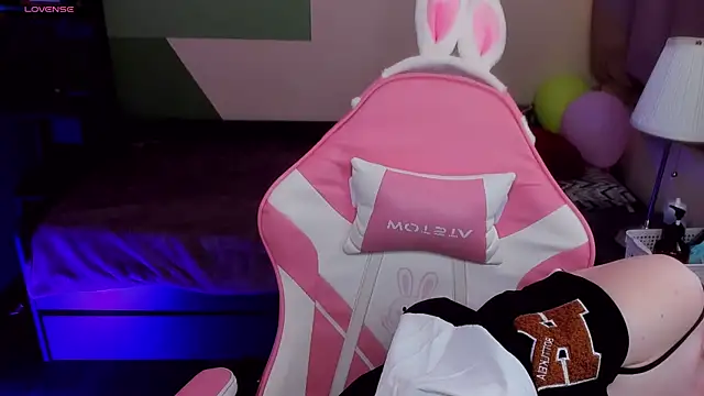 FoxxyyPolly online show from 7, 6, 2026