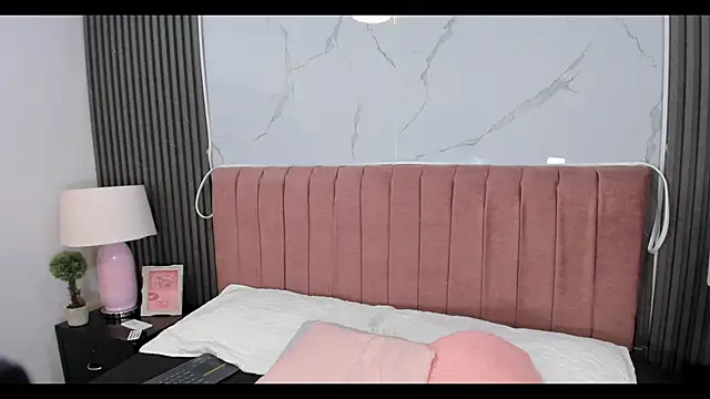Snapshot of Hanna_Thorne chatting on 4, 6, 2026 Hanna Thorne online show from 4, 6, 2026