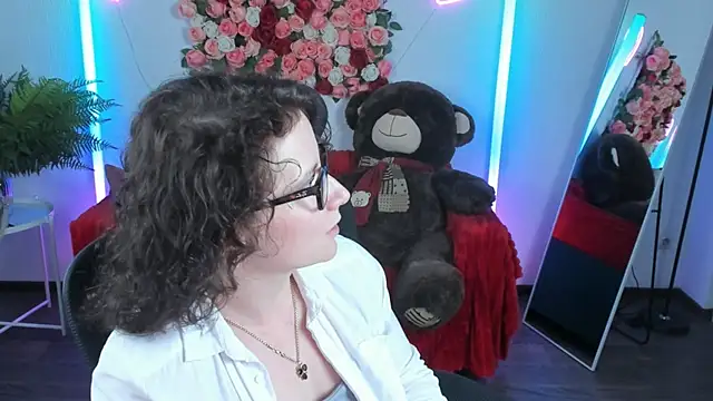 AureliaGleam online show from 9, 5, 2026
