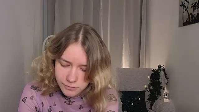 Snapshot of MilanaRayy chatting on 6, 6, 2026 MilanaRayy online show from 6, 6, 2026