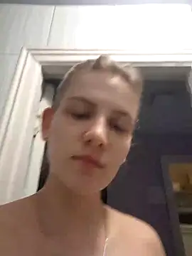 mooniekiss online show from 20, 5, 2026