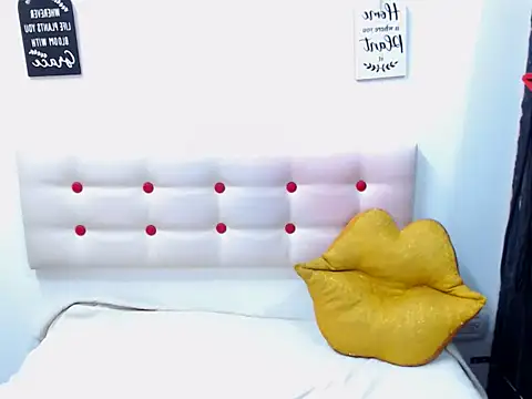 Snapshot of whitneynaugthyxxxx chatting on 20, 6, 2026 whitneynaugthyxxxx online show from 20, 6, 2026
