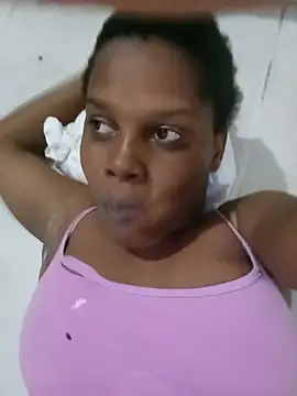 Snapshot of momspretty chatting on 17, 5, 2026 momspretty online show from 17, 5, 2026