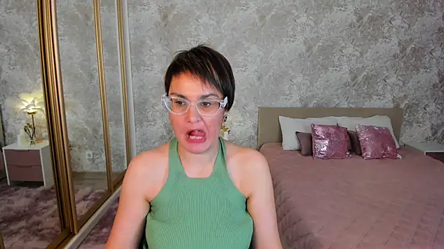 Snapshot of MayaNoire chatting on 7, 6, 2026 MayaNoire online show from 7, 6, 2026