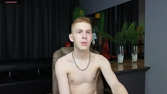 Snapshot of Tommy_CrashXXX chatting on 12, 5, 2026 Tommy CrashXXX online show from 12, 5, 2026
