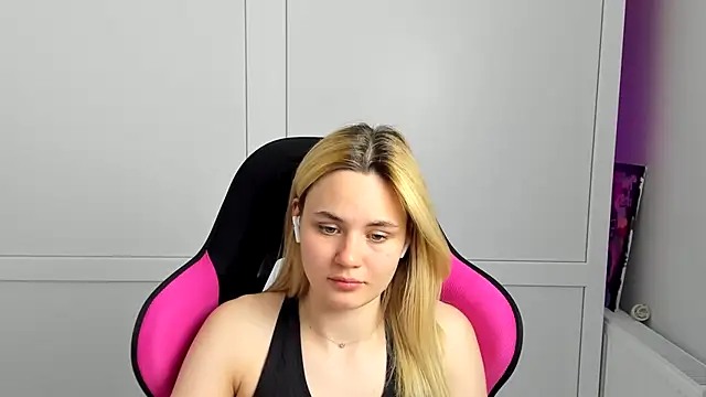 Snapshot of Emma_starrs_ chatting on 26, 5, 2026 Emma starrs online show from 26, 5, 2026