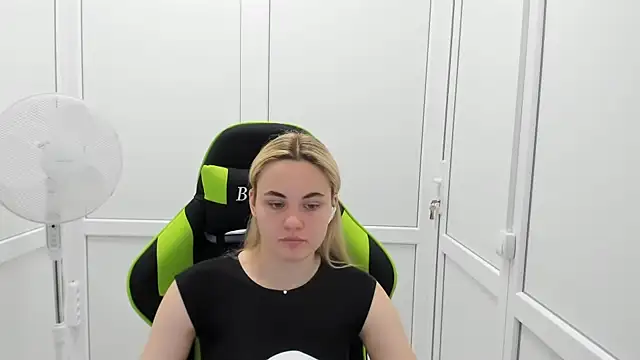 Snapshot of Emma_starrs_ chatting on 26, 6, 2026 Emma starrs online show from 26, 6, 2026
