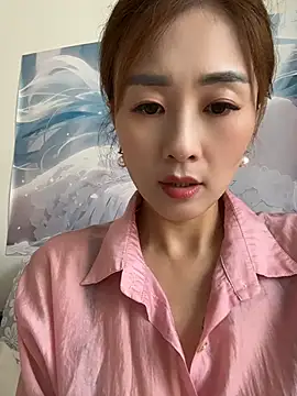Snapshot of okgirl_23 chatting on 9, 8, 2026 okgirl 23 online show from 9, 8, 2026