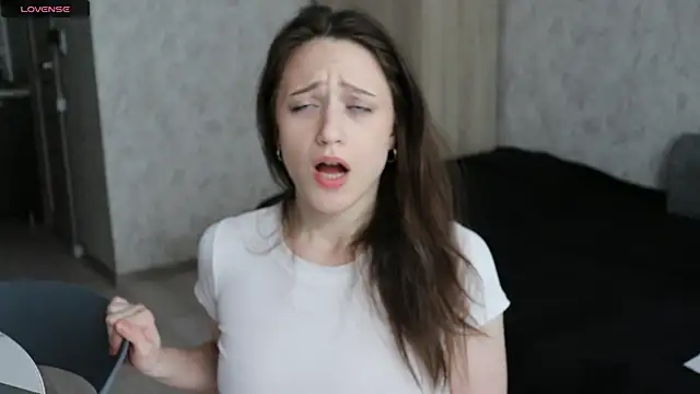 moanelysa online show from 10, 6, 2026