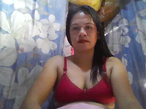Snapshot of MommyRose32 chatting on 9, 6, 2026 MommyRose32 online show from 9, 6, 2026