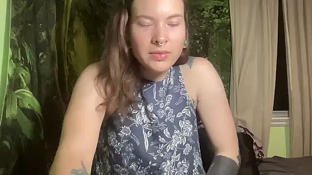 Snapshot of mo0ngoddess chatting on 21, 9, 2025 mo0ngoddess online show from 21, 9, 2025