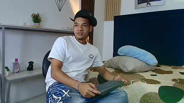 Snapshot of bick_jhonn chatting on 22, 6, 2026 bick jhonn online show from 22, 6, 2026