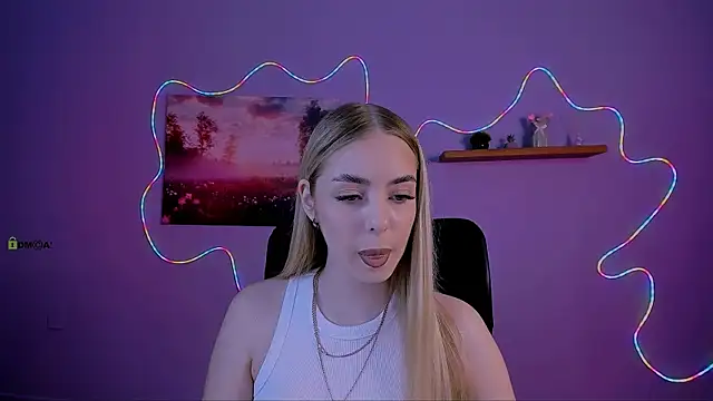 Snapshot of viola_sweet_1 chatting on 18, 5, 2026 viola sweet 1 online show from 18, 5, 2026