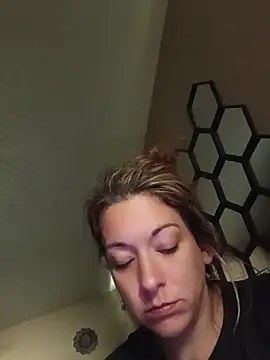 missbellastar online show from 18, 5, 2026