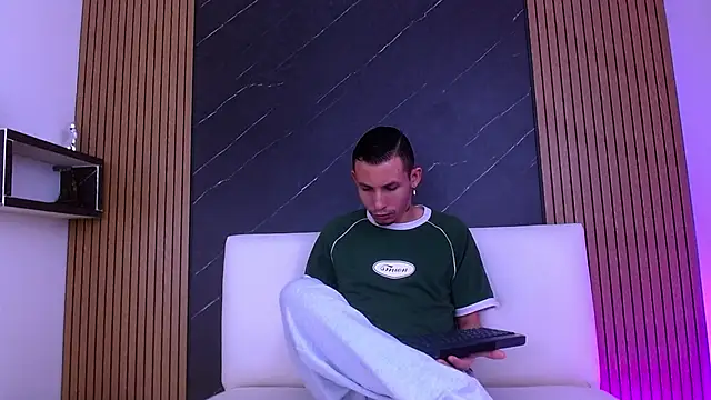 Snapshot of Isak_Berekoa chatting on 20, 6, 2026 Isak Berekoa online show from 20, 6, 2026