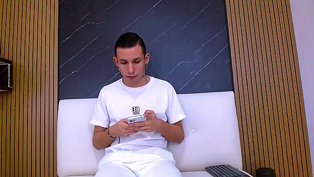 Snapshot of Isak_Berekoa chatting on 26, 6, 2026 Isak Berekoa online show from 26, 6, 2026