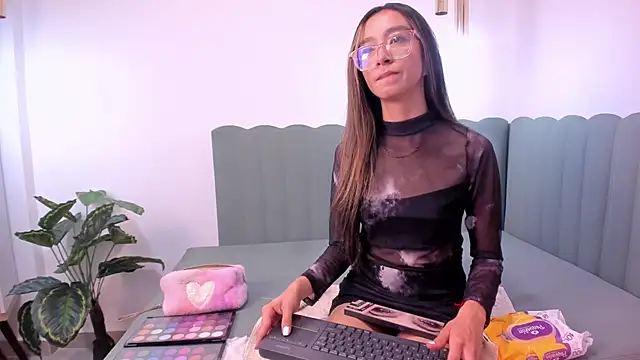 Snapshot of HannaCarttier_ chatting on 14, 5, 2026 HannaCarttier online show from 14, 5, 2026