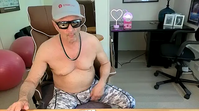 Snapshot of hotdadbod chatting on 7, 6, 2026 hotdadbod online show from 7, 6, 2026