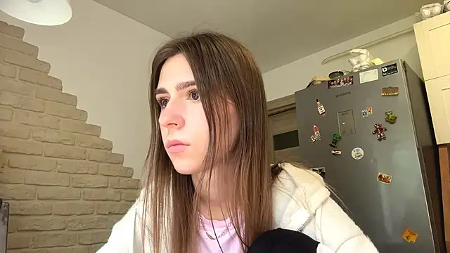 ZaraGuyette online show from 15, 6, 2026