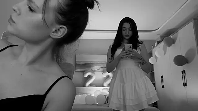 MoonkissGirls online show from 15, 5, 2026