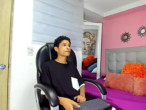 Snapshot of Xavier-Fox chatting on 20, 5, 2026 Xavier-Fox online show from 20, 5, 2026