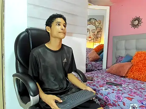 Snapshot of Xavier-Fox chatting on 23, 5, 2026 Xavier-Fox online show from 23, 5, 2026