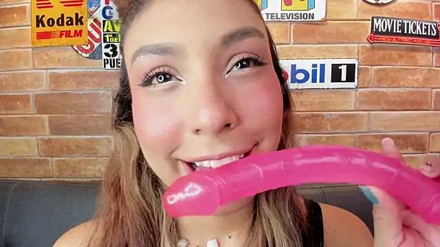 Snapshot of foxy_antonela chatting on 15, 7, 2026 foxy antonela online show from 15, 7, 2026