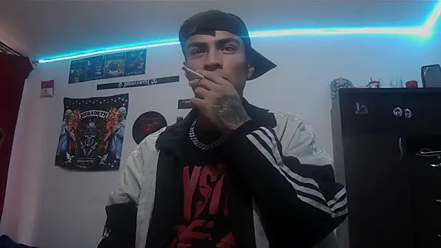 Snapshot of Fenix_hardcock chatting on 21, 5, 2026 Fenix hardcock online show from 21, 5, 2026