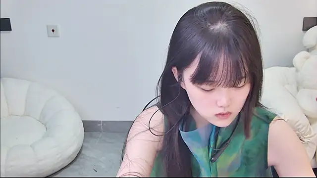 Evil-Bunny007 online show from 12, 6, 2026