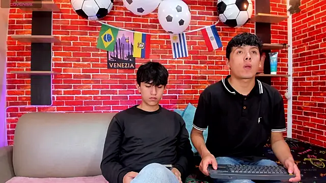 Hoot boyss  online show from 27, 6, 2026