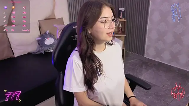 Snapshot of andrea_tay1 chatting on 14, 6, 2026 andrea tay1 online show from 14, 6, 2026