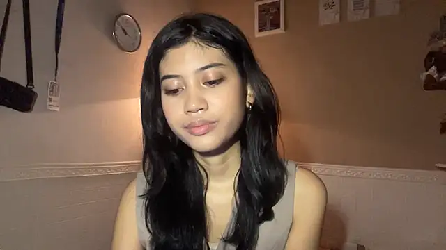 Snapshot of AllisonLundrigan chatting on 18, 5, 2026 AllisonLundrigan online show from 18, 5, 2026