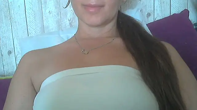 Snapshot of Bella--White chatting on 5, 6, 2026 Bella--White online show from 5, 6, 2026