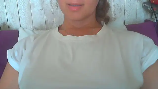Snapshot of Bella--White chatting on 9, 6, 2026 Bella--White online show from 9, 6, 2026