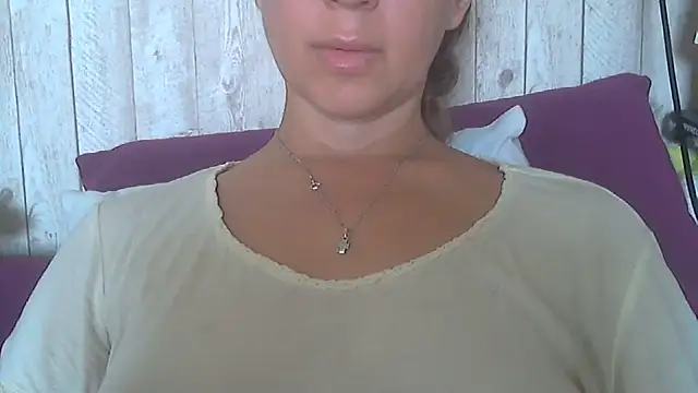 Snapshot of Bella--White chatting on 12, 6, 2026 Bella--White online show from 12, 6, 2026