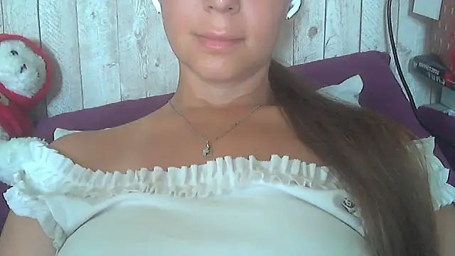 Snapshot of Bella--White chatting on 16, 6, 2026 Bella--White online show from 16, 6, 2026