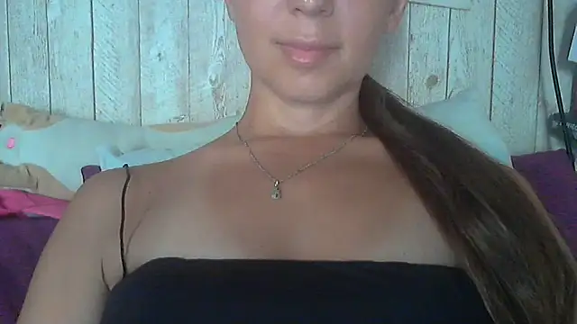 Snapshot of Bella--White chatting on 18, 6, 2026 Bella--White online show from 18, 6, 2026