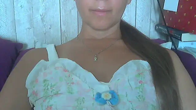 Snapshot of Bella--White chatting on 26, 6, 2026 Bella--White online show from 26, 6, 2026