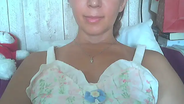 Snapshot of Bella--White chatting on 27, 6, 2026 Bella--White online show from 27, 6, 2026