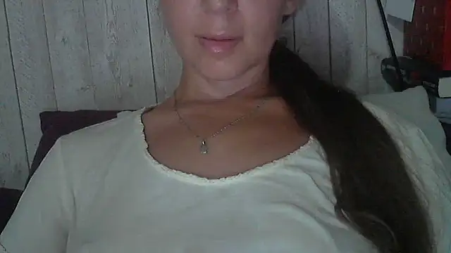 Snapshot of Bella--White chatting on 30, 6, 2026 Bella--White online show from 30, 6, 2026