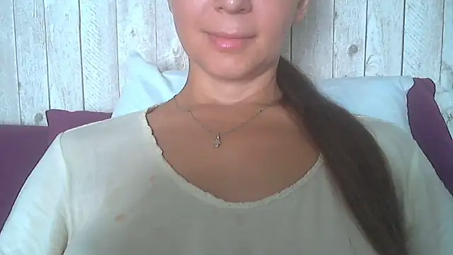 Snapshot of Bella--White chatting on 4, 7, 2026 Bella--White online show from 4, 7, 2026