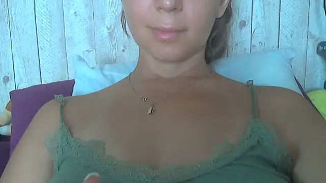 Snapshot of Bella--White chatting on 5, 7, 2026 Bella--White online show from 5, 7, 2026