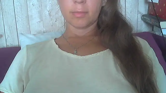 Snapshot of Bella--White chatting on 7, 7, 2026 Bella--White online show from 7, 7, 2026
