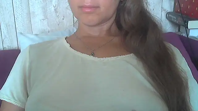 Snapshot of Bella--White chatting on 7, 7, 2026 Bella--White online show from 7, 7, 2026