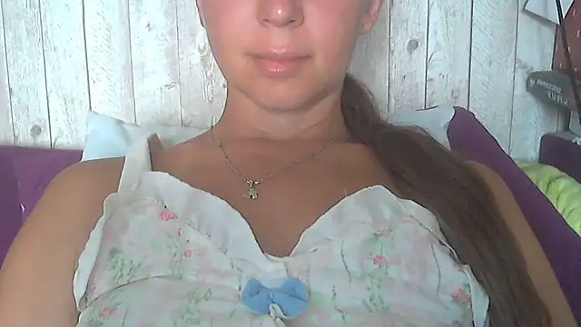 Snapshot of Bella--White chatting on 12, 7, 2026 Bella--White online show from 12, 7, 2026
